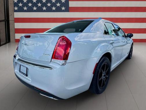 2019 Chrysler 300 Touring
