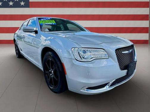 2019 Chrysler 300 Touring