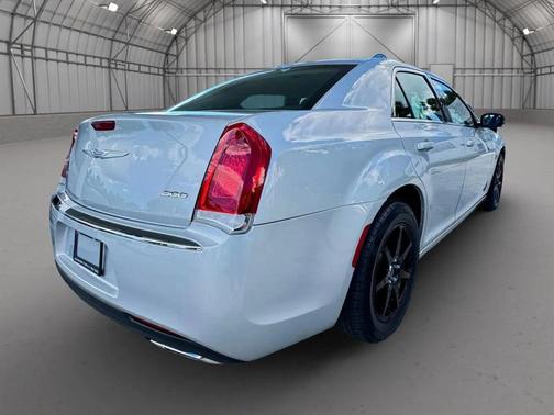 2019 Chrysler 300 Touring