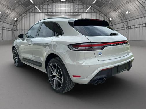 2023 Porsche Macan Sport Utility 4D