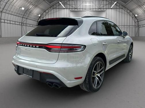 2023 Porsche Macan Sport Utility 4D
