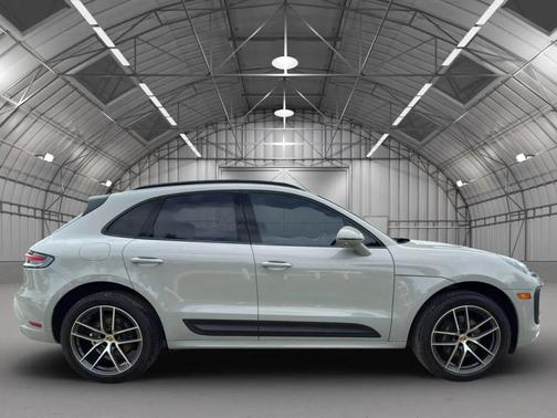 2023 Porsche Macan Sport Utility 4D