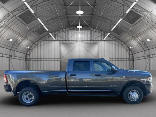 2022 RAM 3500 Tradesman Crew Cab 4x4 8' Box