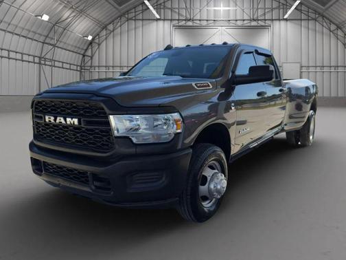 2022 RAM 3500 Tradesman Crew Cab 4x4 8' Box