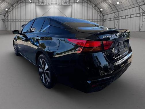 Super Black 2021 Nissan Altima 2.5 SV