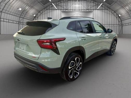 Cacti Green 2024 Chevrolet Trax FWD 2RS