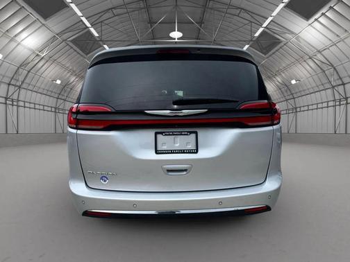 Silver Mist Clearcoat 2023 Chrysler Pacifica Touring L