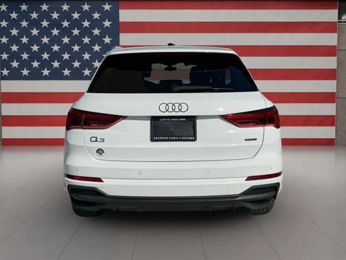 2025 Audi Q3 Premium 45 TFSI S line quattro Tiptronic