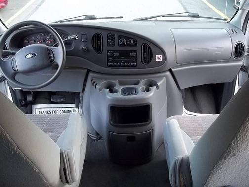 2004 Ford E350 Super Duty XLT