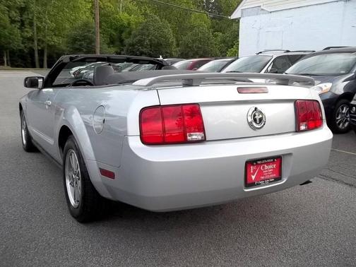 2005 Ford Mustang Premium