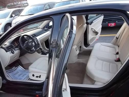 2012 Volkswagen Passat 2.5 SE