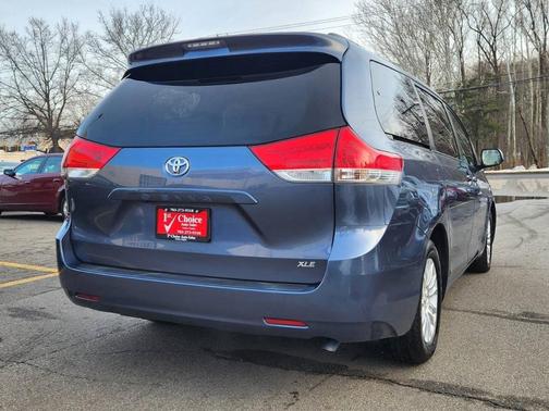 2013 Toyota Sienna XLE Auto Access Seat