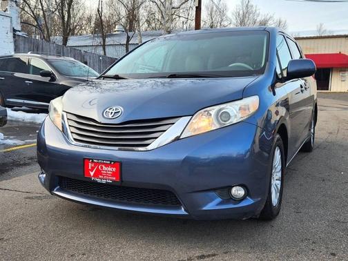 2013 Toyota Sienna XLE Auto Access Seat