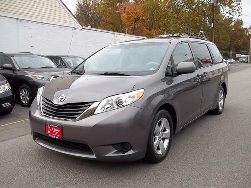 Photo 1 of 24 of 2012 Toyota Sienna LE