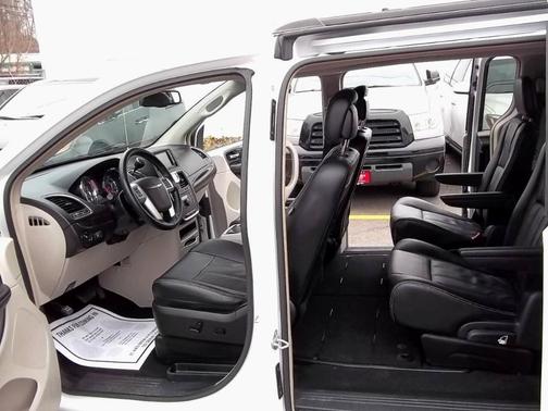2015 Chrysler Town & Country Touring
