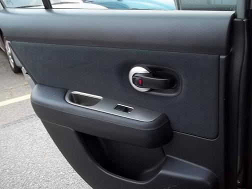 2012 Nissan Versa 1.8 S