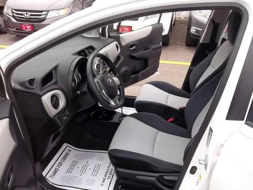 2014 Toyota Yaris LE