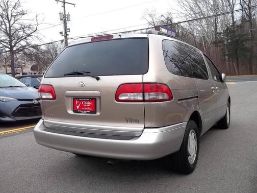 2003 Toyota Sienna LE