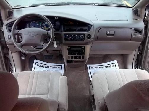 2003 Toyota Sienna LE