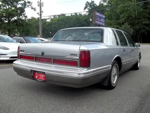1997 Lincoln Town Car Signature