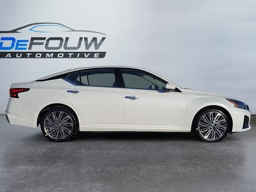 2025 Nissan Altima SL