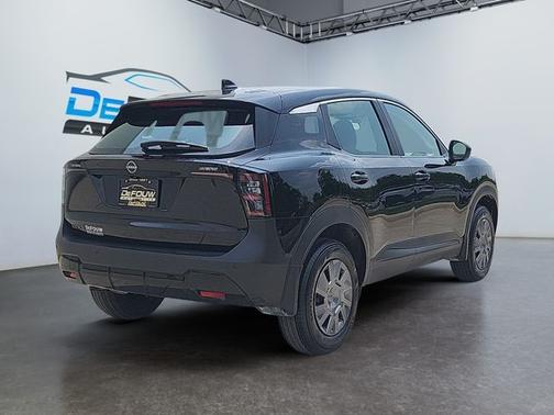 2025 Nissan Kicks S