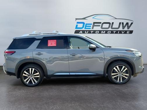 2024 Nissan Pathfinder Platinum