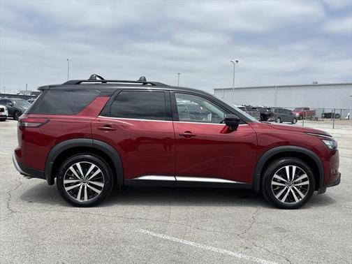 2025 Nissan Pathfinder Platinum 4WD