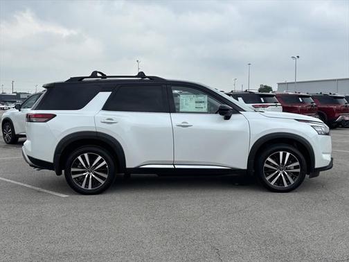 2025 Nissan Pathfinder Platinum 4WD