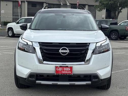 2025 Nissan Pathfinder Platinum 4WD