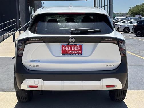 2025 Nissan Kicks SV
