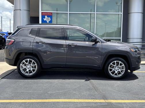 2024 Jeep Compass Latitude Lux