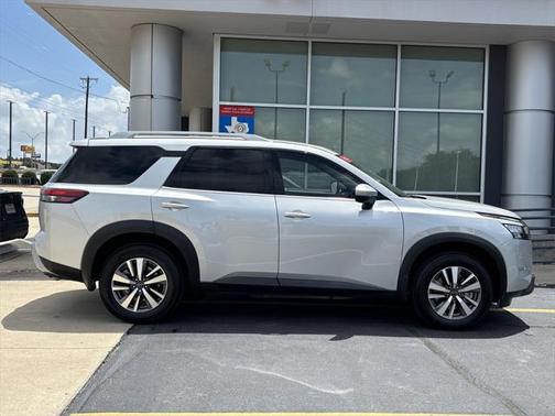 2024 Nissan Pathfinder SL FWD
