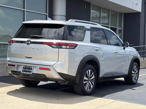 2024 Nissan Pathfinder SL FWD
