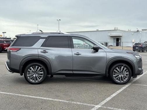 2025 Nissan Pathfinder SL 4WD