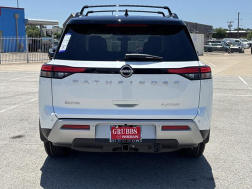 2025 Nissan Pathfinder Platinum FWD