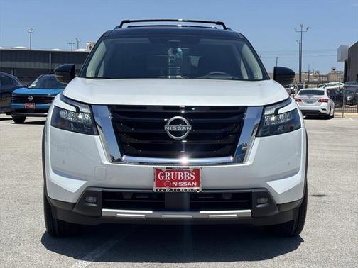 2025 Nissan Pathfinder Platinum FWD