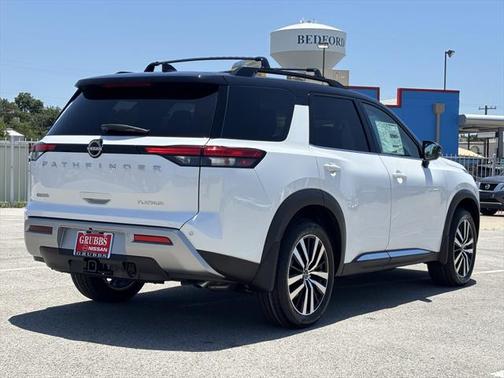 2025 Nissan Pathfinder Platinum FWD