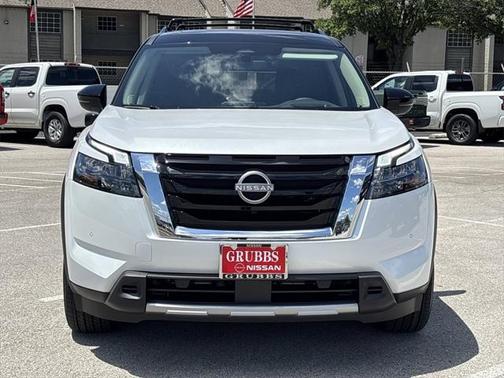 2025 Nissan Pathfinder Platinum FWD