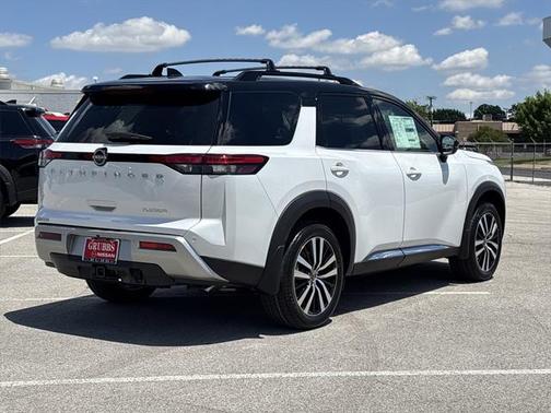 2025 Nissan Pathfinder Platinum FWD