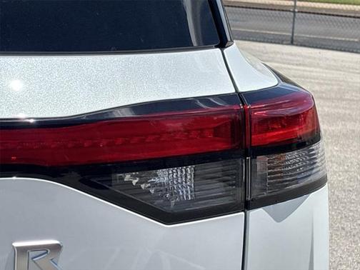 2025 Nissan Pathfinder Platinum FWD