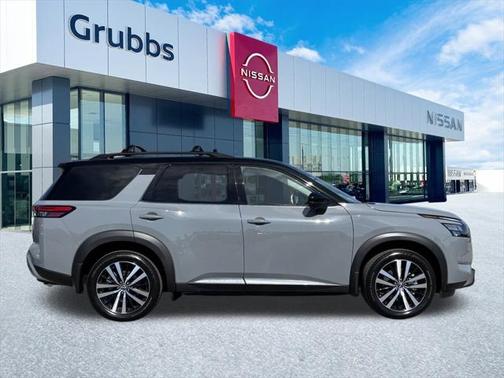 2025 Nissan Pathfinder Platinum FWD