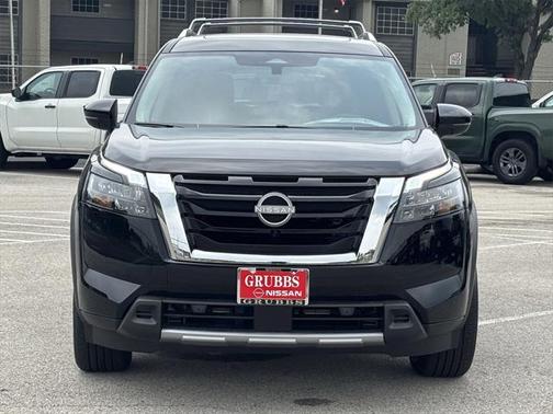 2025 Nissan Pathfinder SL FWD