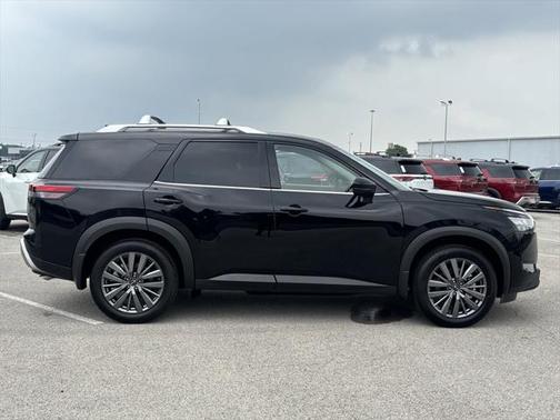 2025 Nissan Pathfinder SL FWD