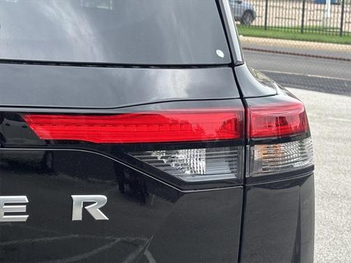 2025 Nissan Pathfinder SL FWD