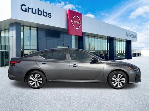 2025 Nissan Altima S FWD