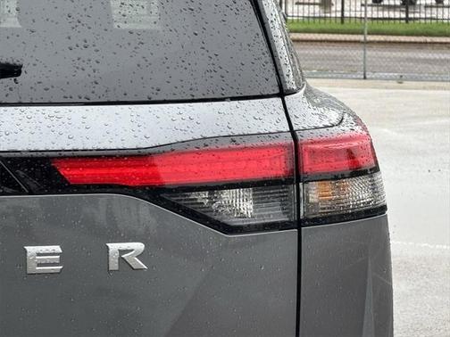 2025 Nissan Pathfinder SL FWD