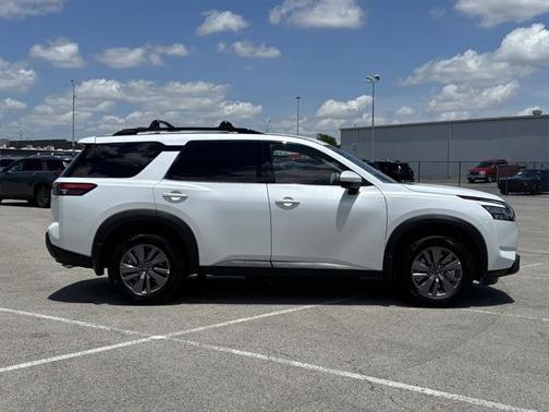 2025 Nissan Pathfinder SV FWD