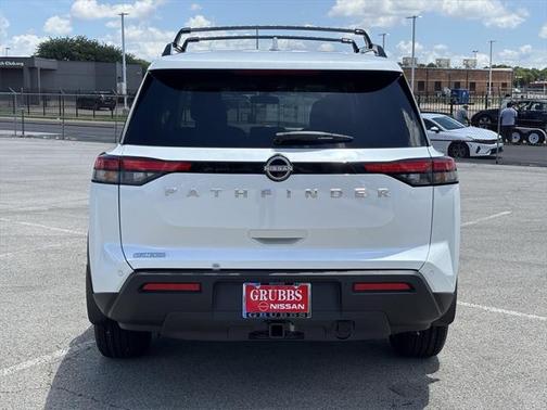 2025 Nissan Pathfinder SV FWD