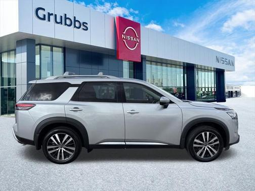 2025 Nissan Pathfinder Platinum FWD